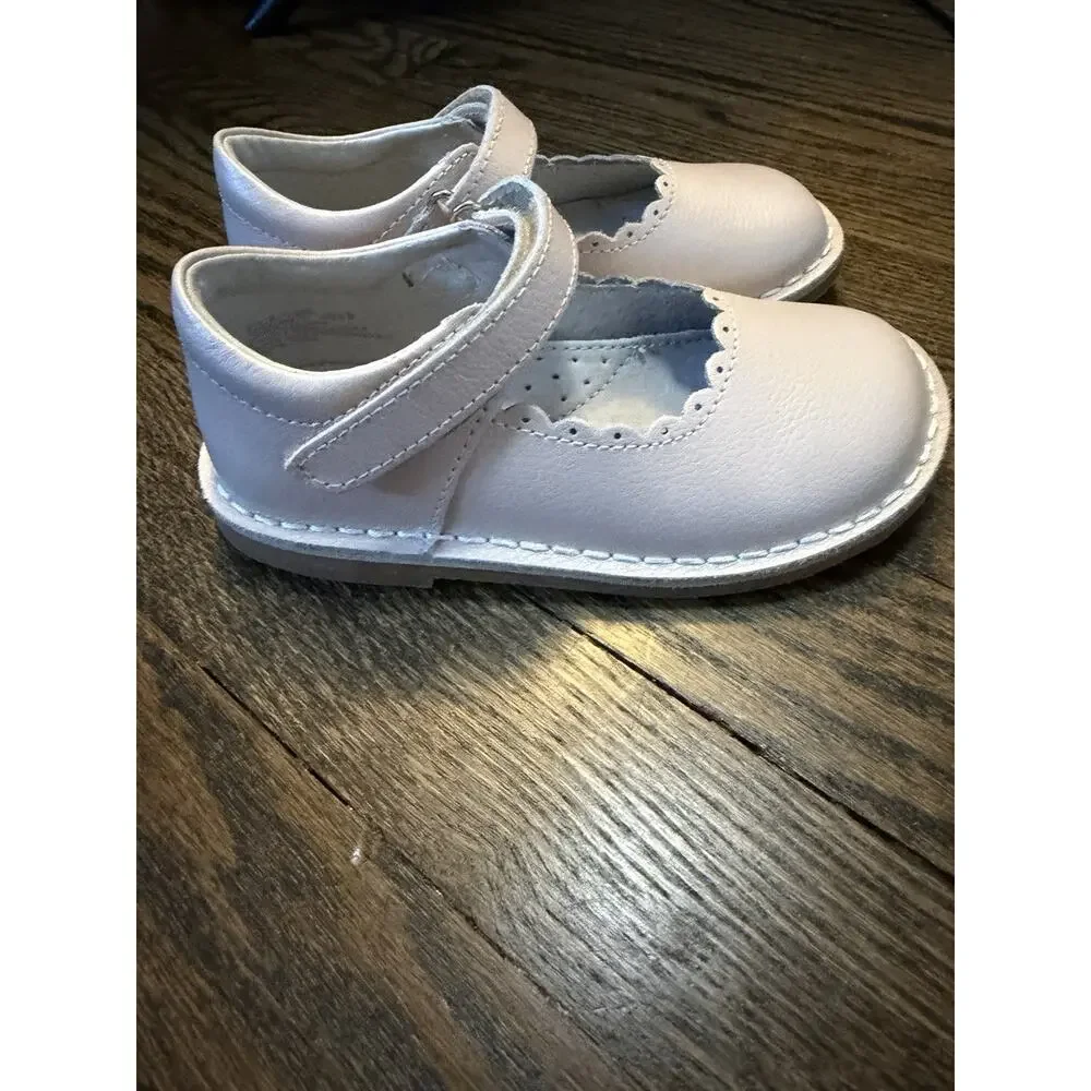 LAMOUR Caitlin Scalloped Mary Jane Pebble Almond Sz 9